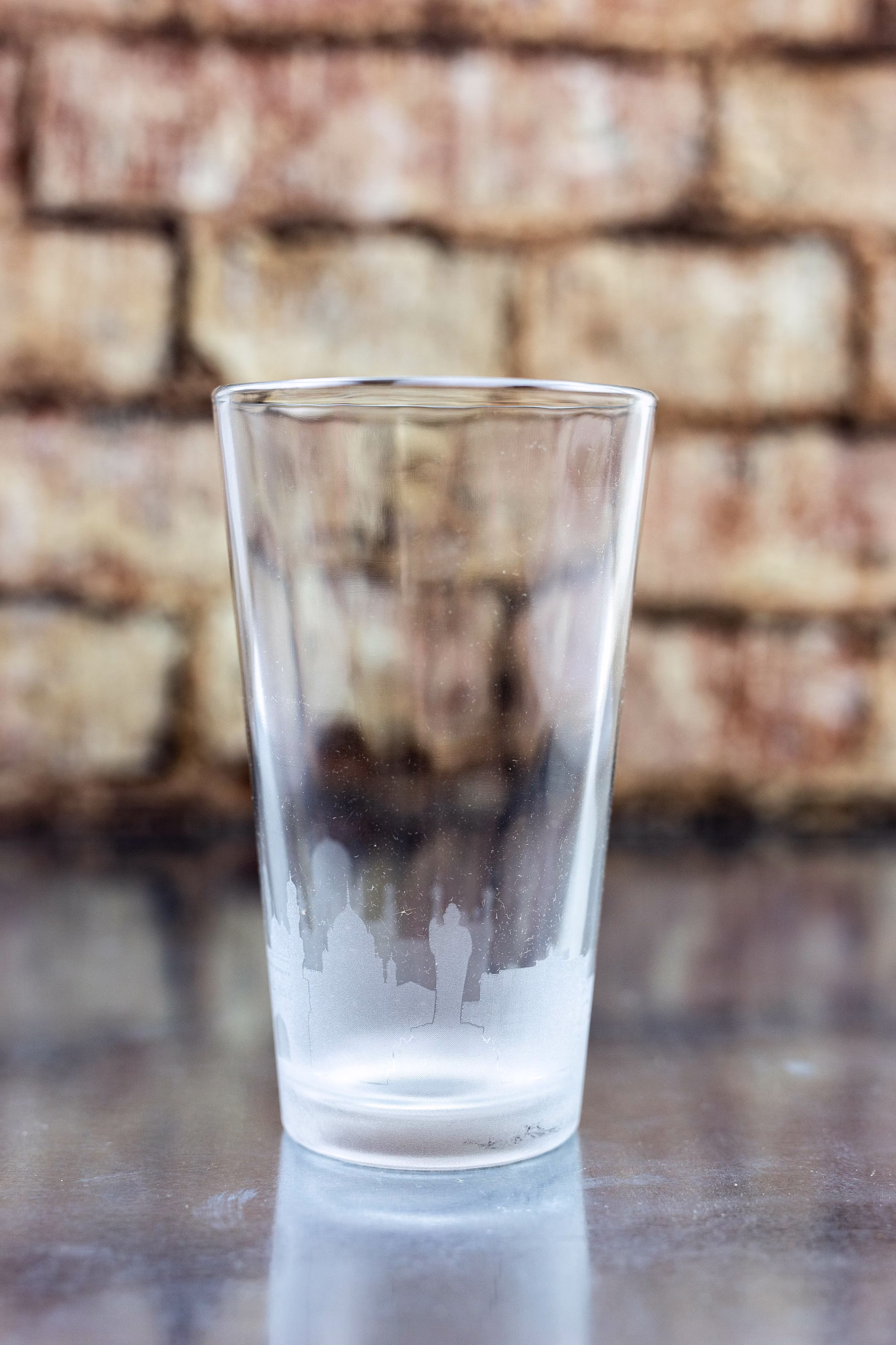 Hyderabad Skyline Pint Glass - India Beer Etched Gift Panoramic City Design