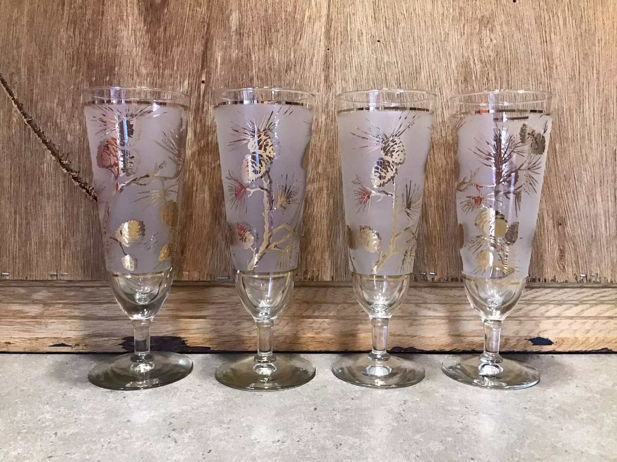 Vintage Set Of 4 Libbey Frosted Glass With Gold Pinecones & Pine Boughs Pilsner Beer Glasses