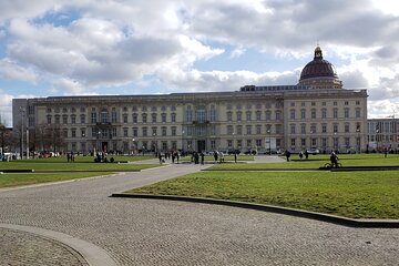 Welcome to Berlin tour! Sightseeing, souvenirs and visit of a German brewery