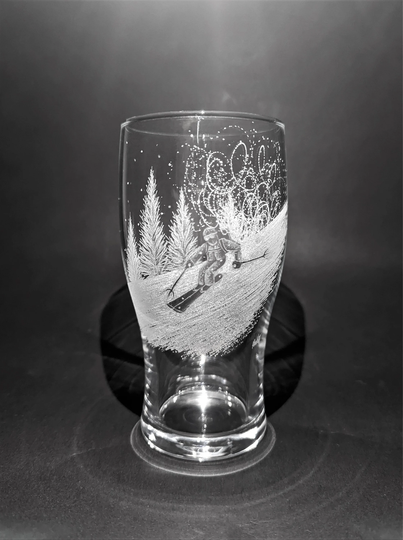 Customised Beer Glasses - Skiing Pint Glass Skier Gift Hand Engraved -Glass Art Mountains