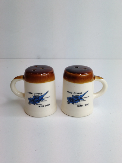 Vintage Pair White & Brown Beer Glasses/steins Salt & Pepper Pots. Novelty Cruet Set. Good Condition. Condiment